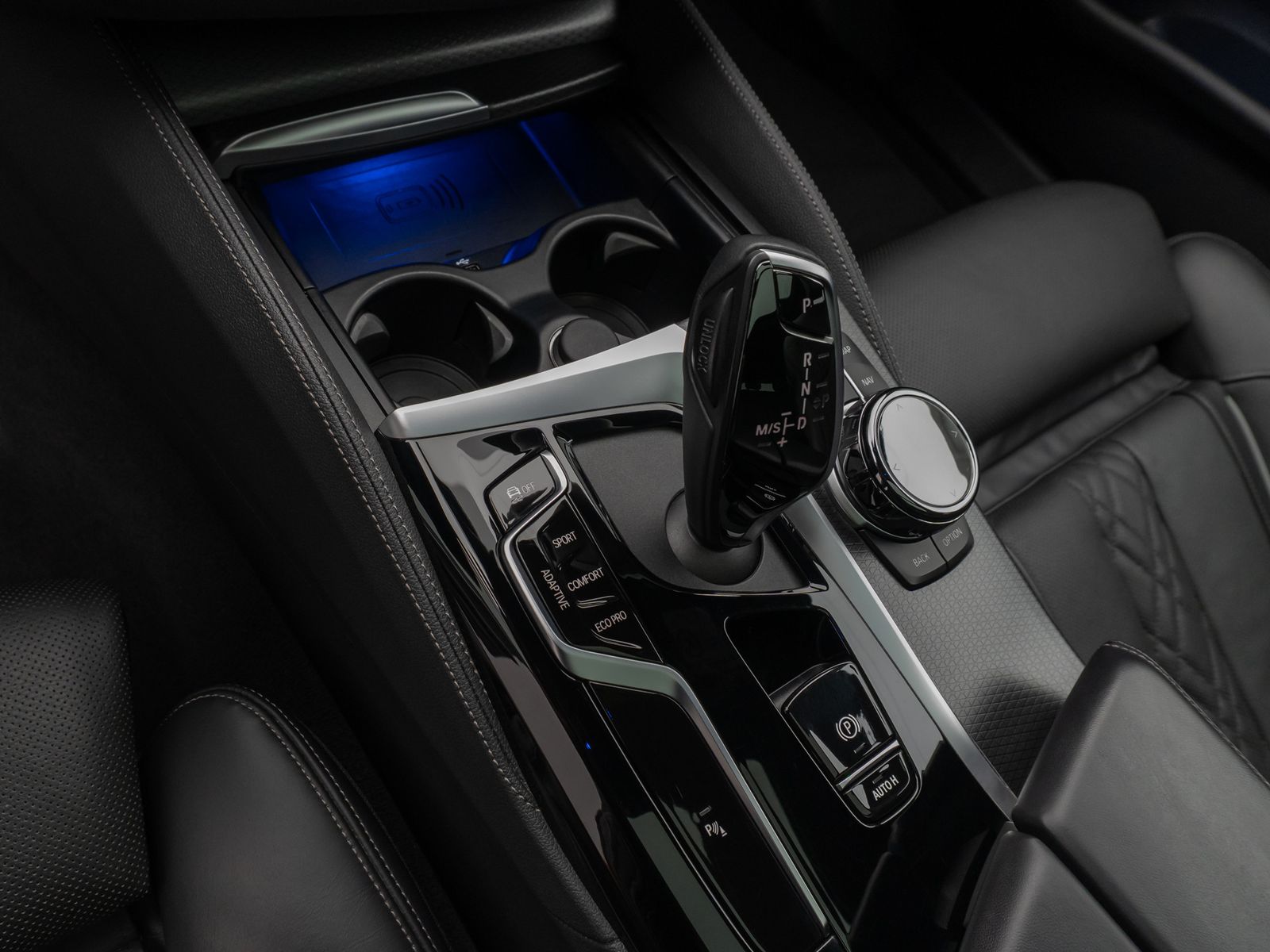 Fahrzeugabbildung BMW 540d xD M Sport Panoram Kamer HUD H/K TV Massage