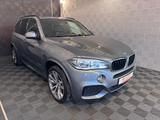 BMW X5 xDr 30d*M PAKET*AHK-MEMO-ACC-R.KAM-PANO-HUD - BMW X5 mit Diesel-Antrieb: Grau