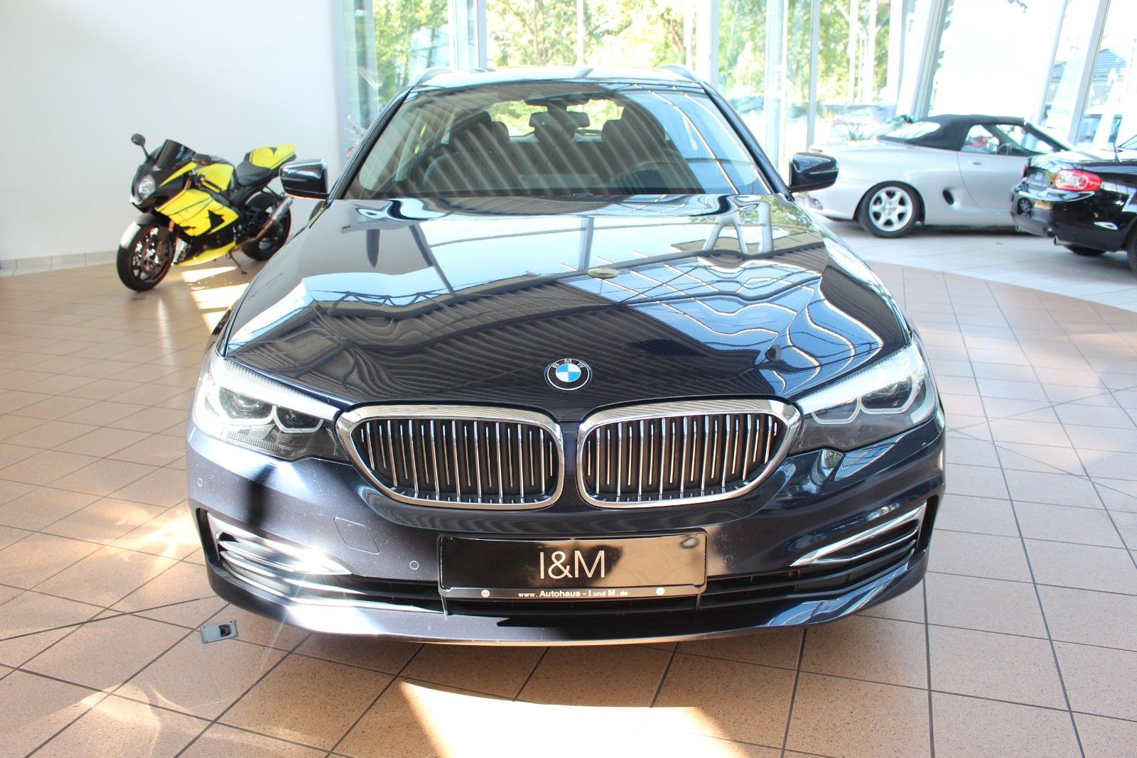 BMW 530 5 Touring xDrive Luxury Line+Cam+STH+PDC+Nav