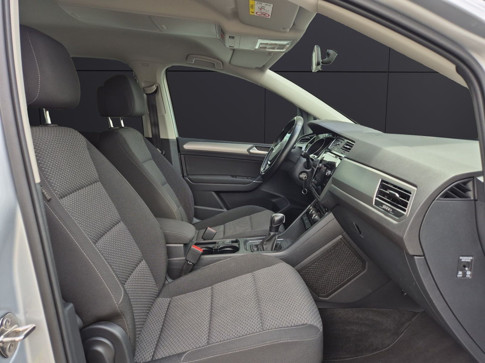 Fahrzeugabbildung Volkswagen Touran TDI Comfortline DSG AHK Navi PDC SH LM