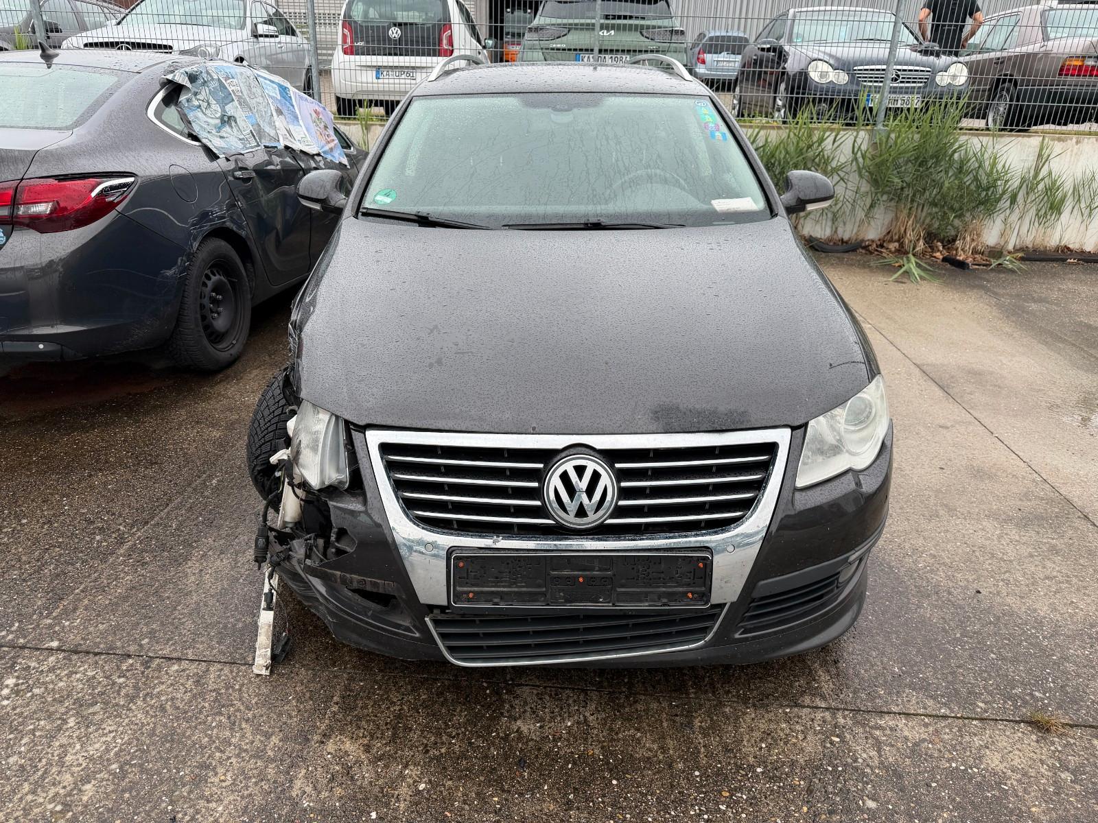 Volkswagen Passat 2010 — rear view