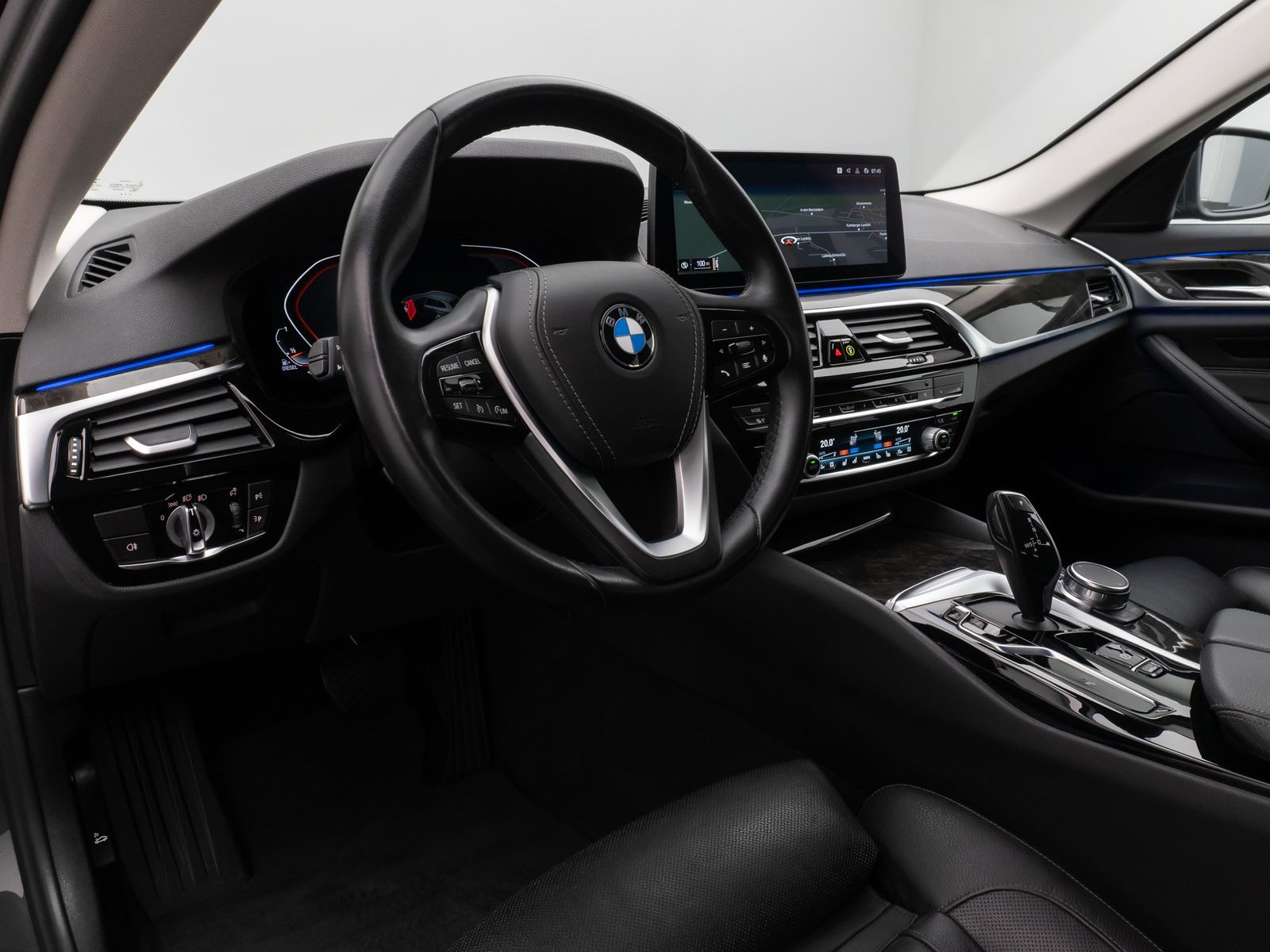 Fahrzeugabbildung BMW 520d xD Kamera HUD DAB HiFi Belüftung Leder Komf