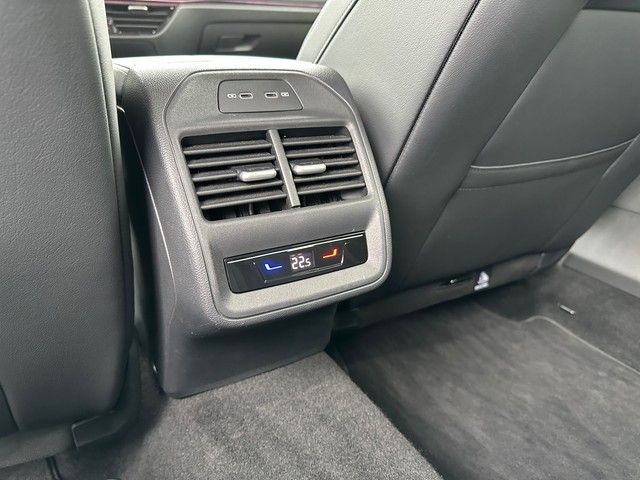 Fahrzeugabbildung Volkswagen Passat 1.5eTSI DSG Business LED+DIGI+KAM+AHK+ACC