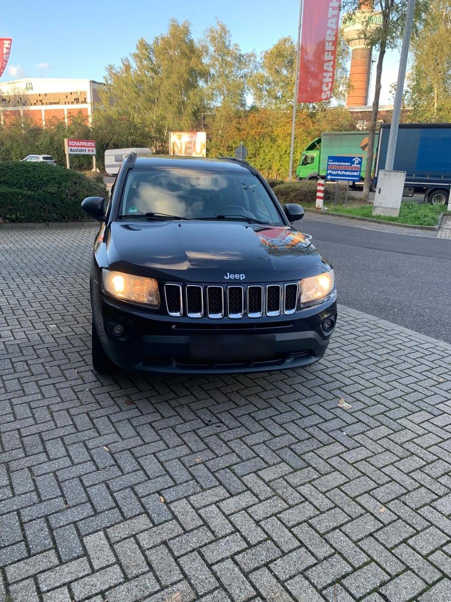 Jeep Compass 2011 — interior