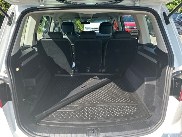 Fahrzeugabbildung Volkswagen Touran 1.5 TSI HIGHLINE NAVI KEYLESS AHK APP-CON