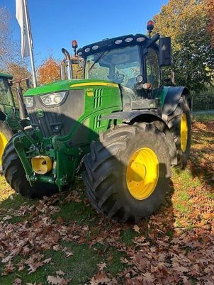 John Deere 6215R