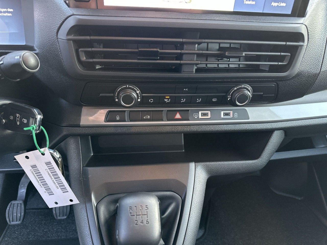 Fahrzeugabbildung Citroën Jumpy Kastenwagen M Diesel 150 Manuell - mit KI generiert/bearbeitet