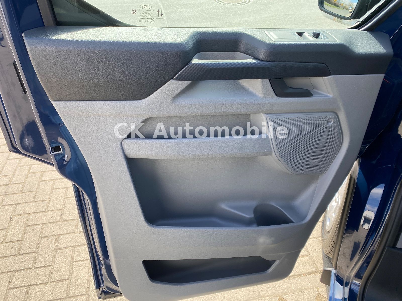 Fahrzeugabbildung Ford Transit Custom Kombi 2.0 Trend/9Sitze/Kamera