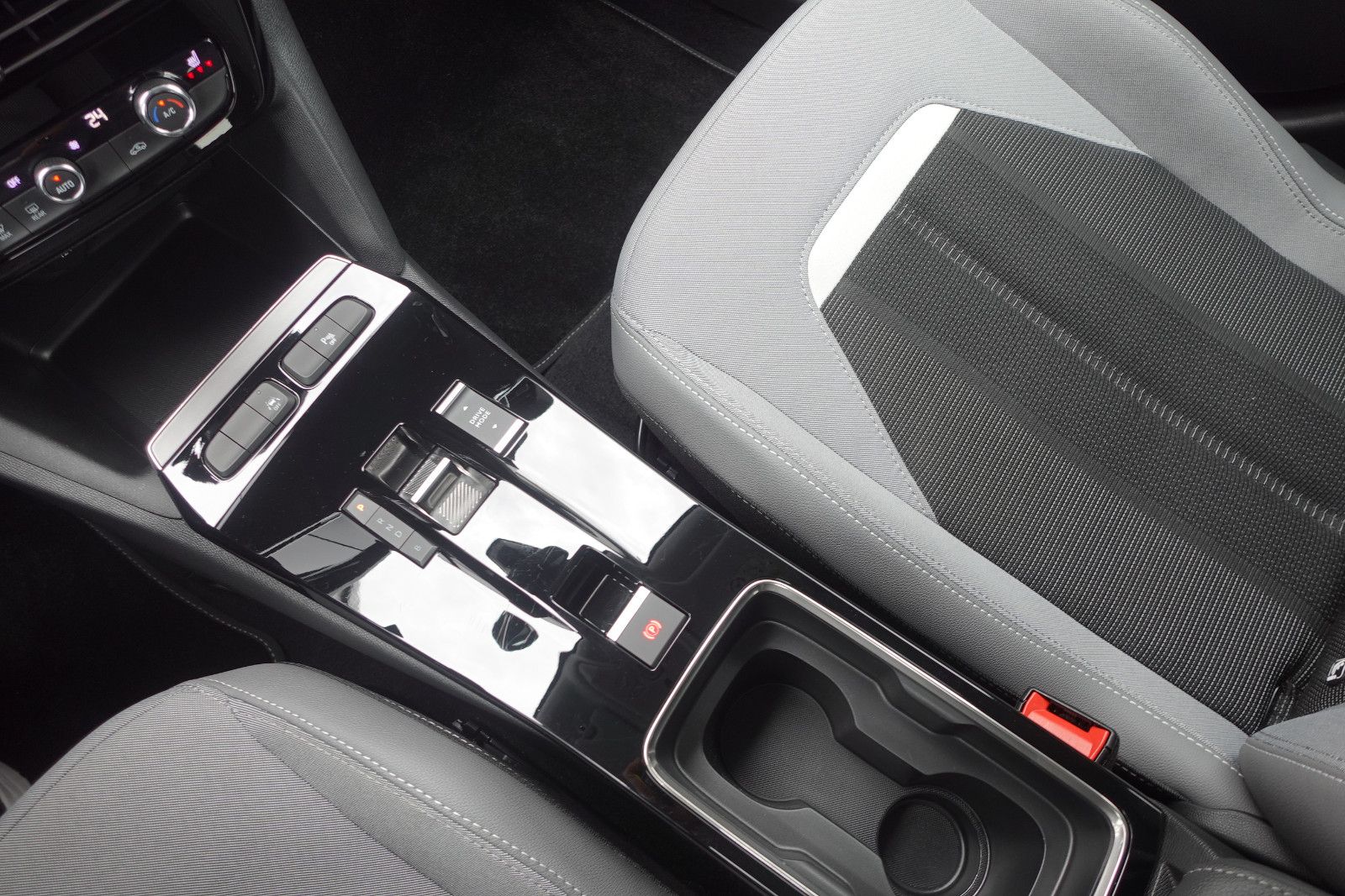 Fahrzeugabbildung Opel Mokka-e Elegance,Navi,Kamera,Sitzhzg,Allwetter