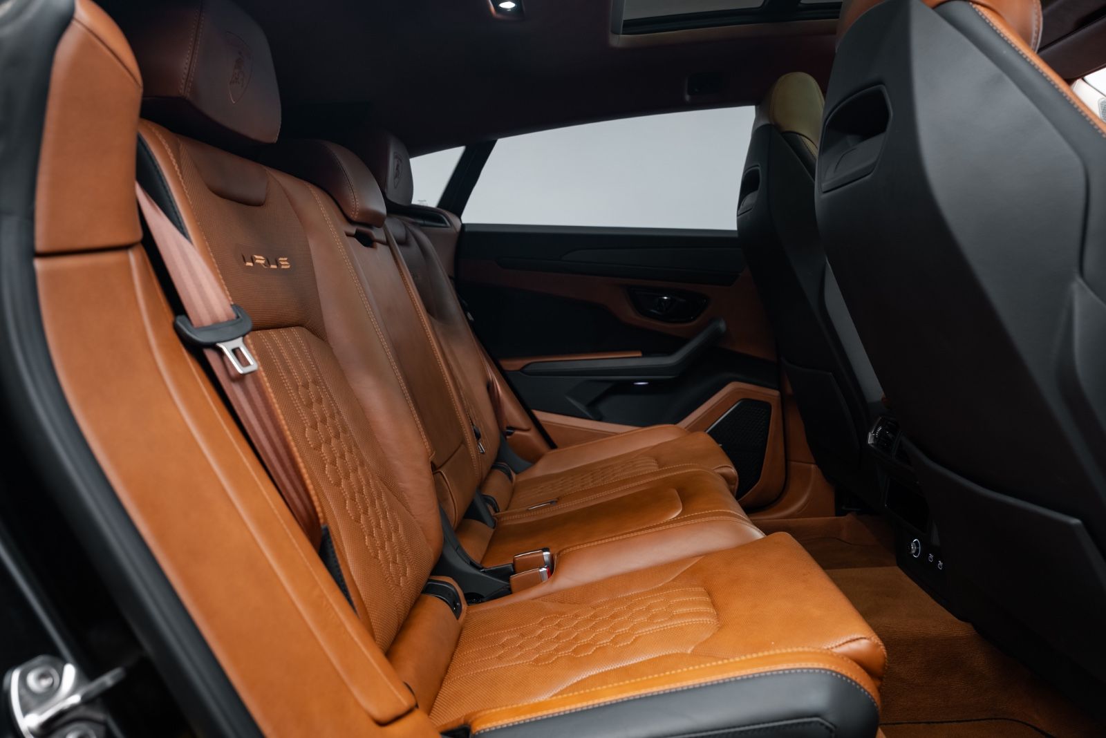 Fahrzeugabbildung Lamborghini Urus S CARBON/B&O/AKRAPOVIC/PANO/23"/STYLE