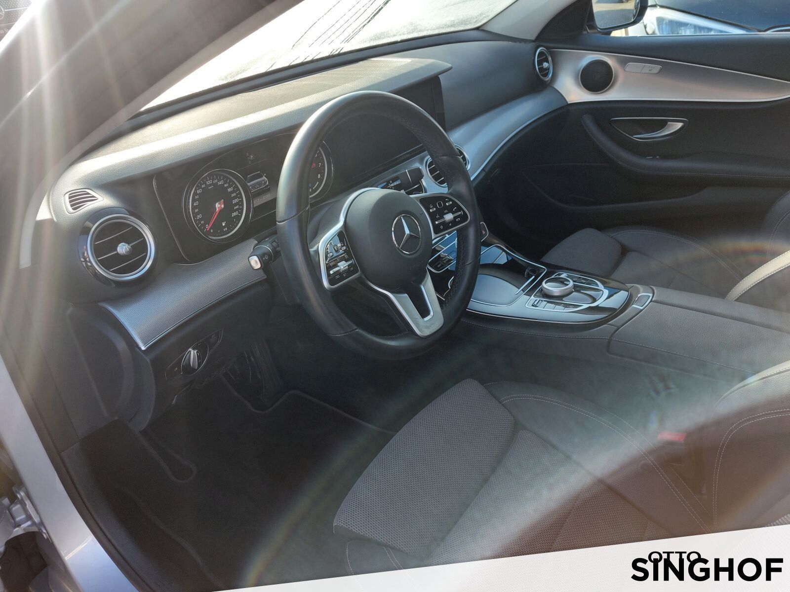 Fahrzeugabbildung Mercedes-Benz E 200 T Avantgarde 4Matic+dyn.LED+Rü Kam+TOTW+