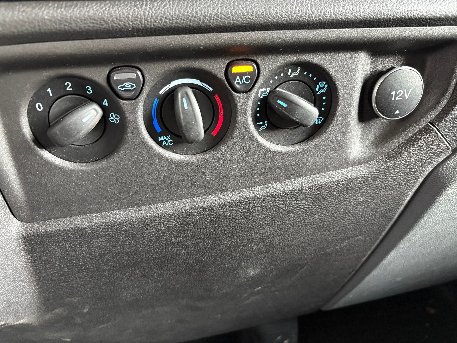 Fahrzeugabbildung Ford Transit Kasten 330 L2 H2Trend/3-SITZ/PDC/KLIMA/