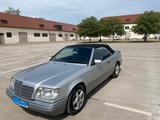 Mercedes-Benz E 220 Cabrio, Klima/ Automatik/ Leder - Mercedes-Benz 220: Cabrio, A