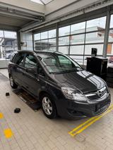 Opel Zafira 1.8 Family Plus Family Plus - Opel Zafira von privat