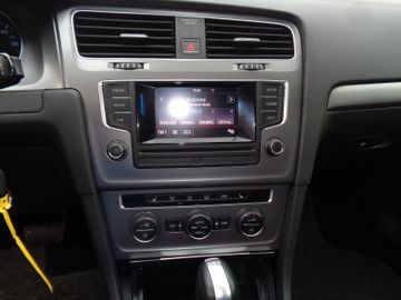 Bild 14 VW Golf VII Lim. Trendline BMT PDC SHZ GJR RADIOCD