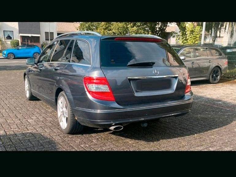 Mercedes-Benz 220 2009 — photo 14