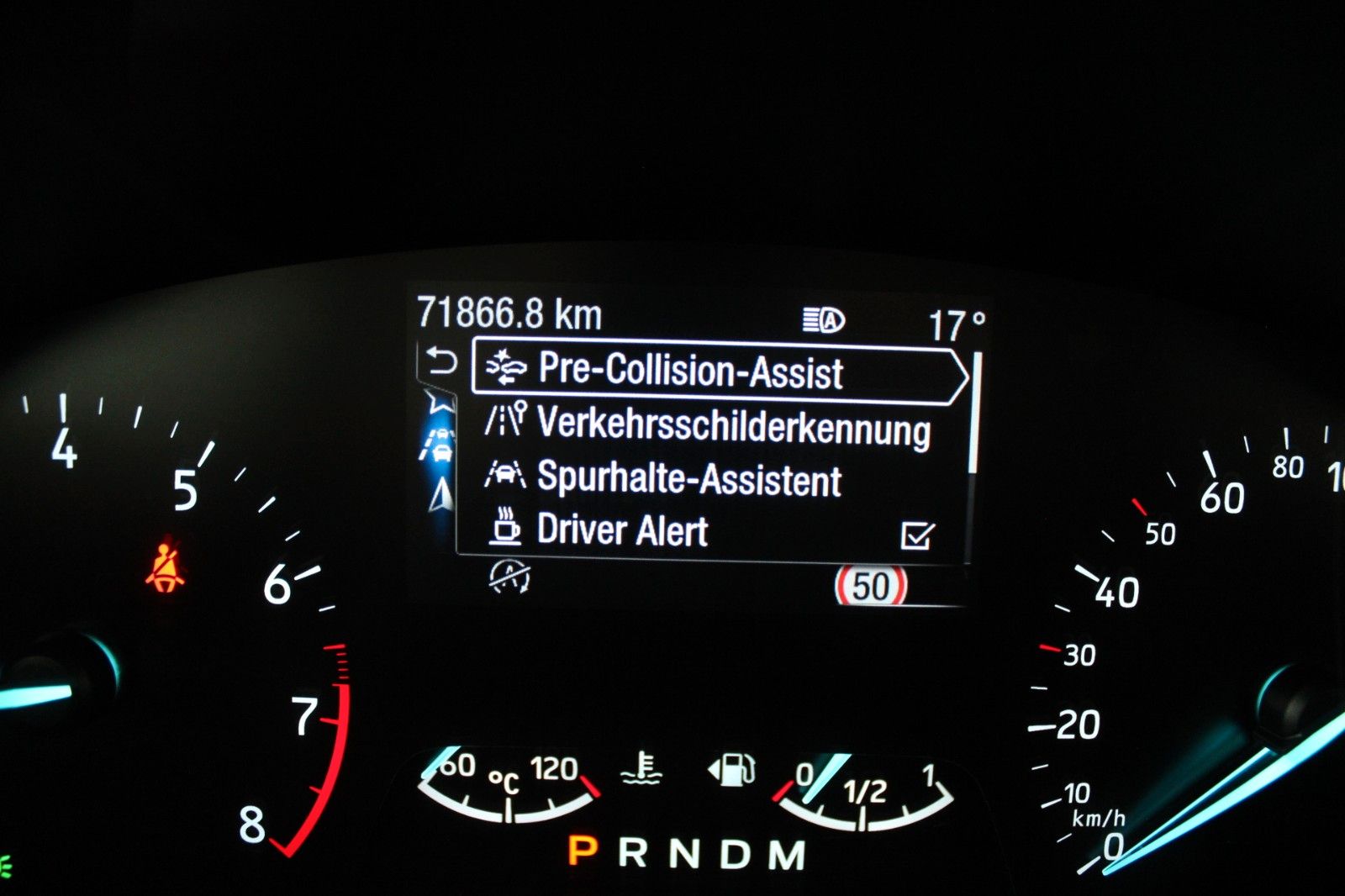 Fahrzeugabbildung Ford Focus Cool & Connect Automatik + AHK ACC WinterP