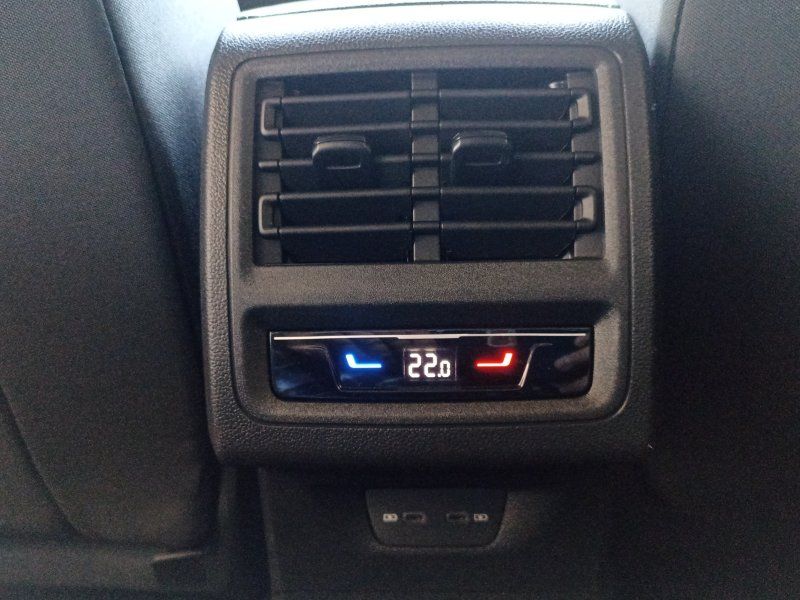 Fahrzeugansicht 17 Fahrzeugabbildung Volkswagen Golf VIII 1.5 eTSI Style DSG MATRIX-LED+KAMERA+
