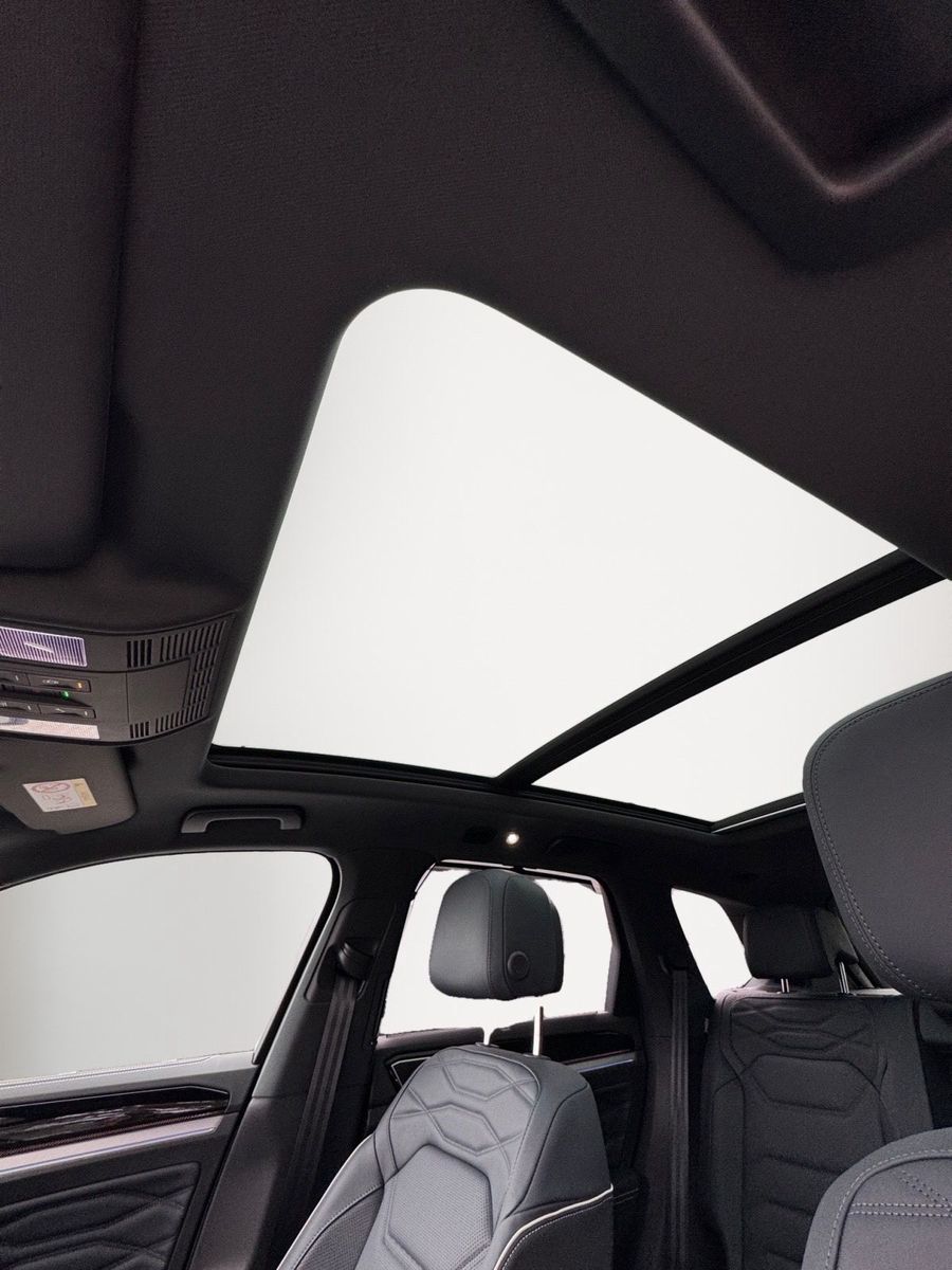 Fahrzeugabbildung Volkswagen Touareg R-Line Black Style Voll Facelift 5J Gara
