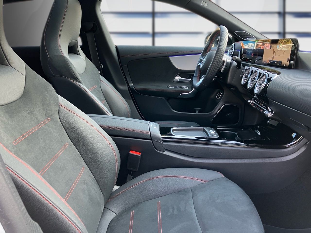 Fahrzeugabbildung Mercedes-Benz CLA 250 4M SB AMG Pano+Night+Burmester+Totw+Ambi