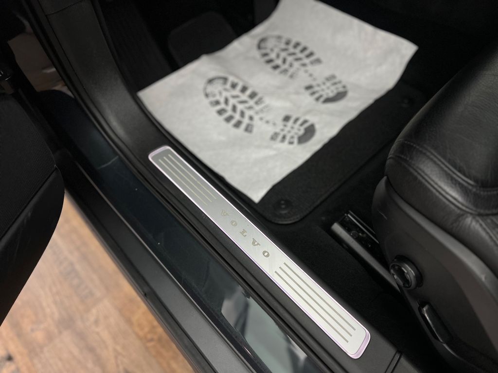 VOLVO V90 Cross Country D5 ALLRAD / 1.HD /235PS /B&W VOLVO V90 Cross Country D5 ALLRAD / 1.HD /235PS /B&W