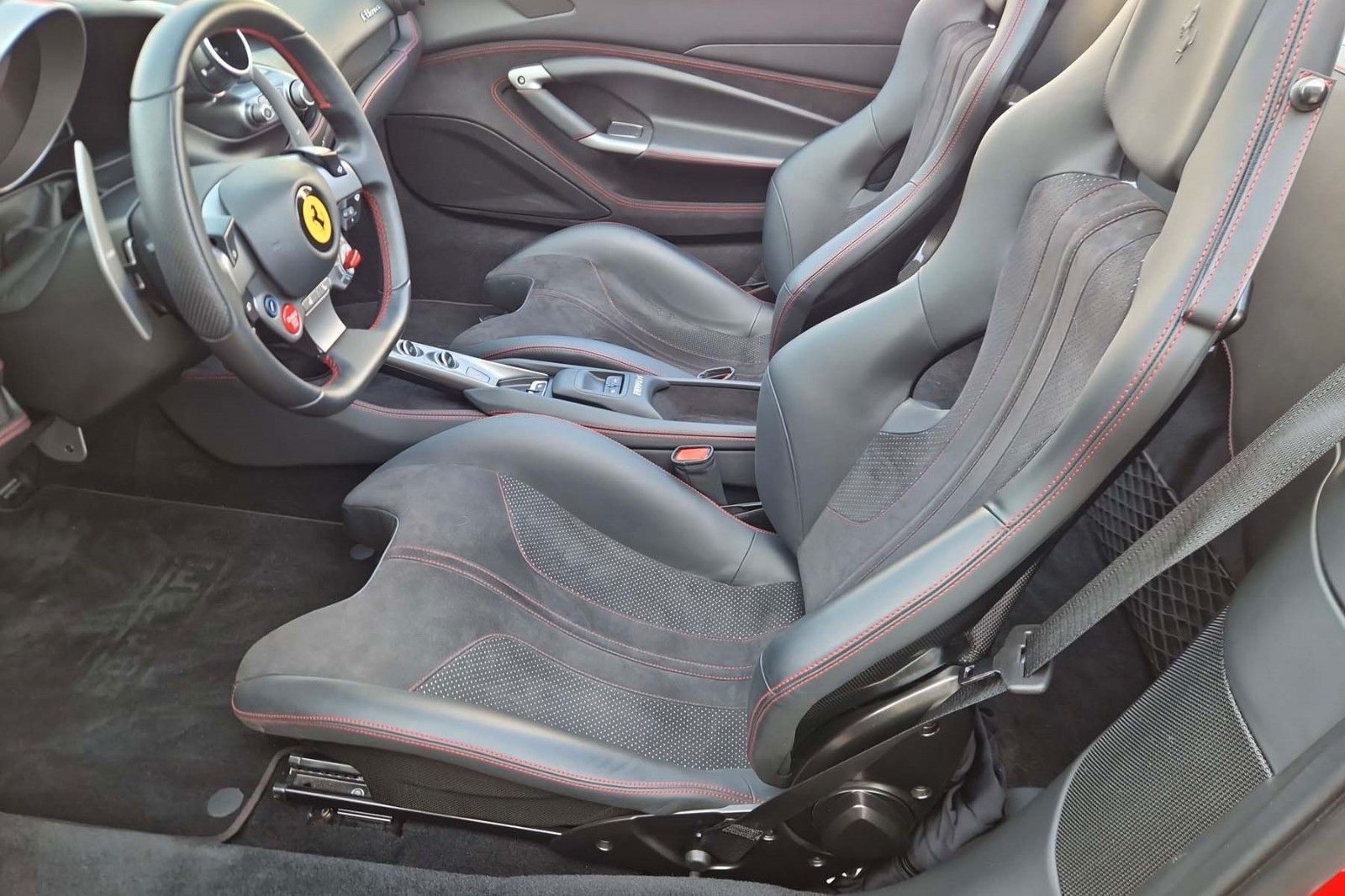 Fahrzeugabbildung Ferrari F8 Spider*1. Hd*dt.Auto*Racing-Sitze*Pista Felge
