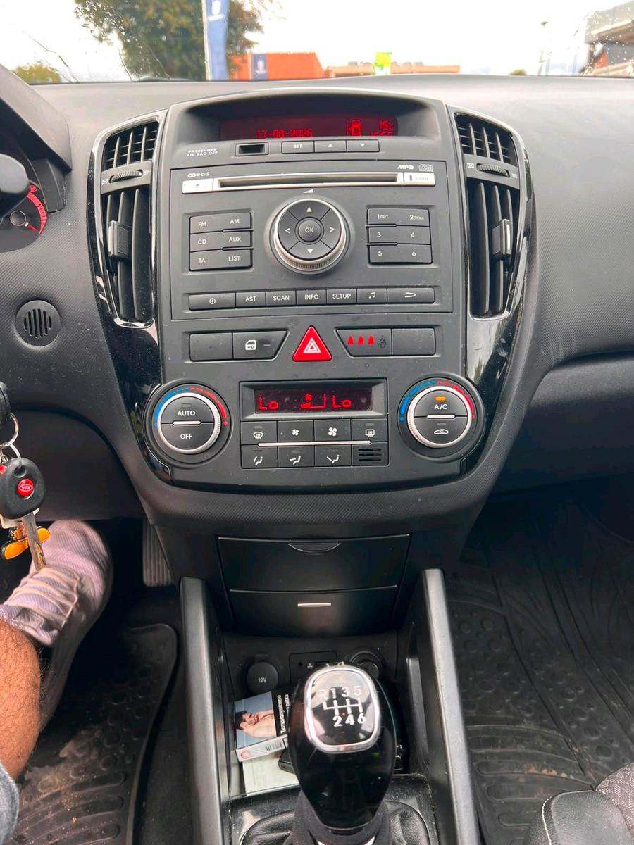 Kia  2010 — interior