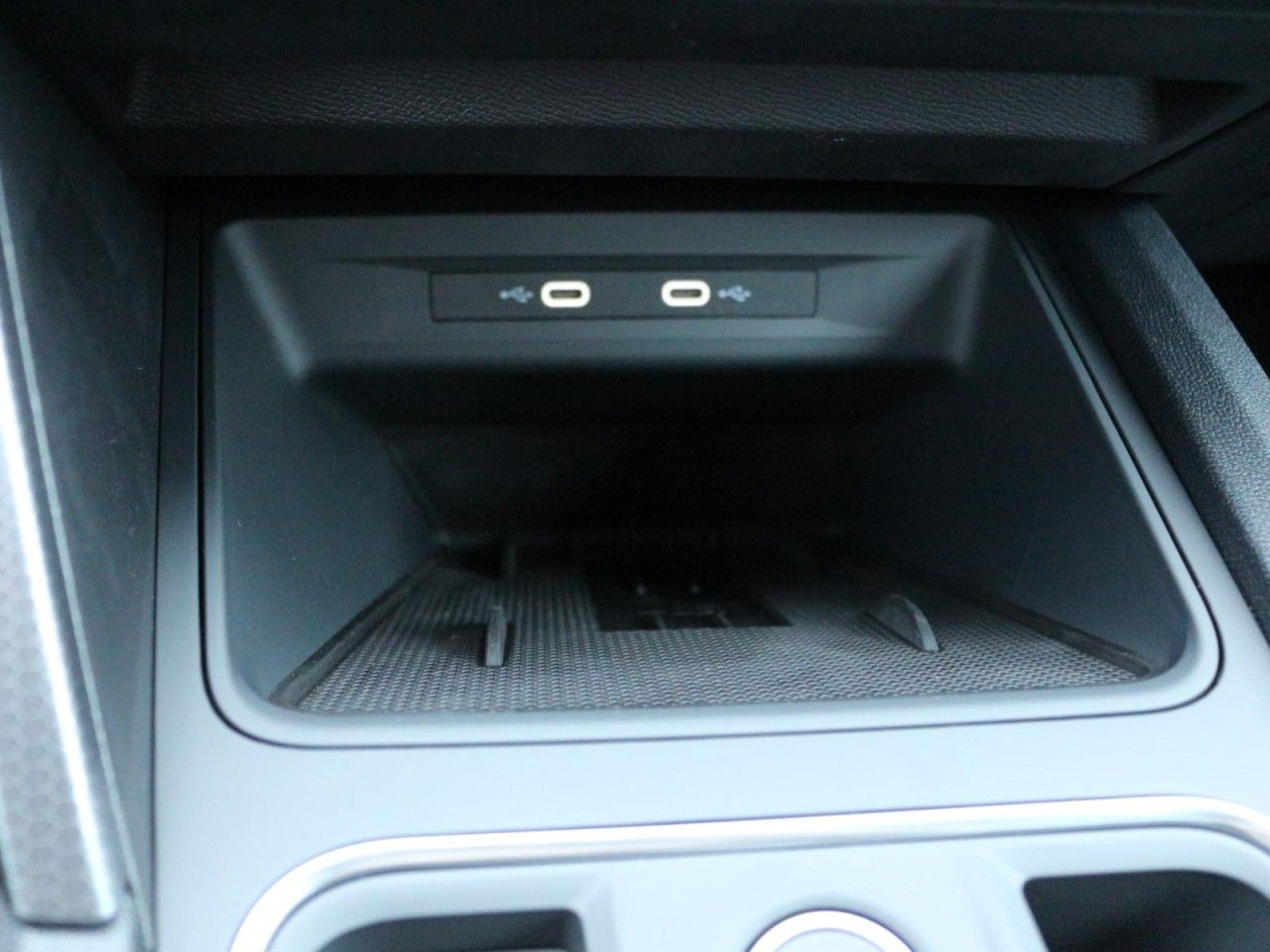 Fahrzeugabbildung SEAT Leon 1.5 eTSI Style Edition DSG