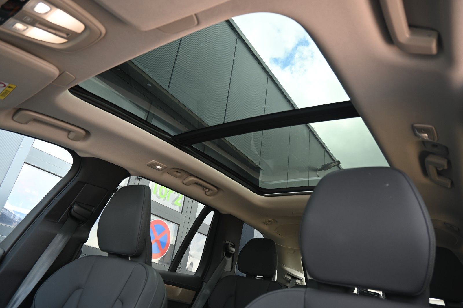 Fahrzeugabbildung Volvo XC90 T8 AWD Plus Dark*PANO*360°*HuD*H&K*ACC