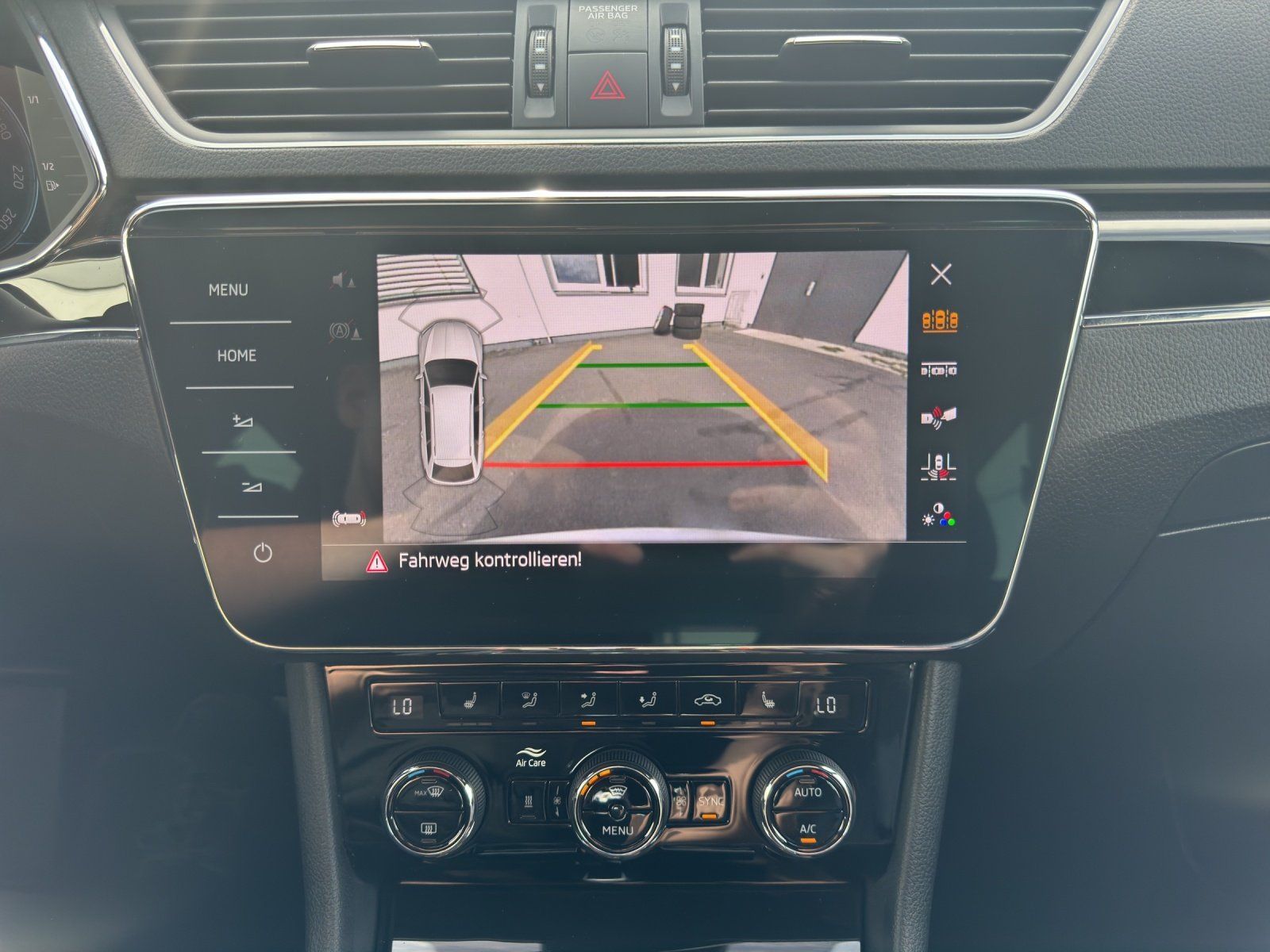 Fahrzeugabbildung SKODA Superb Combi 2.0 TDI L&K 4x4/AHK/ACC/ST-HZG/