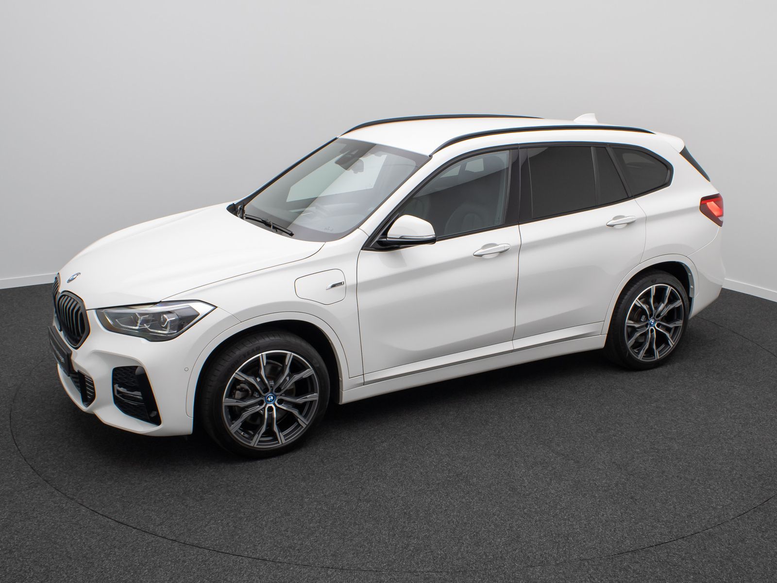 Fahrzeugabbildung BMW X1 xD25e M Sport Kamera HUD DAB H/K Komfort 19"