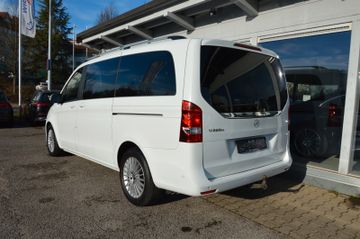 Mercedes V 220 - 3