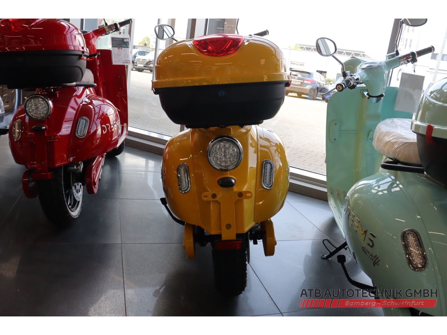 Fahrzeugabbildung DREEMS Amalfi 45 km/h inkl. Topcase zzgl. Überführungsk