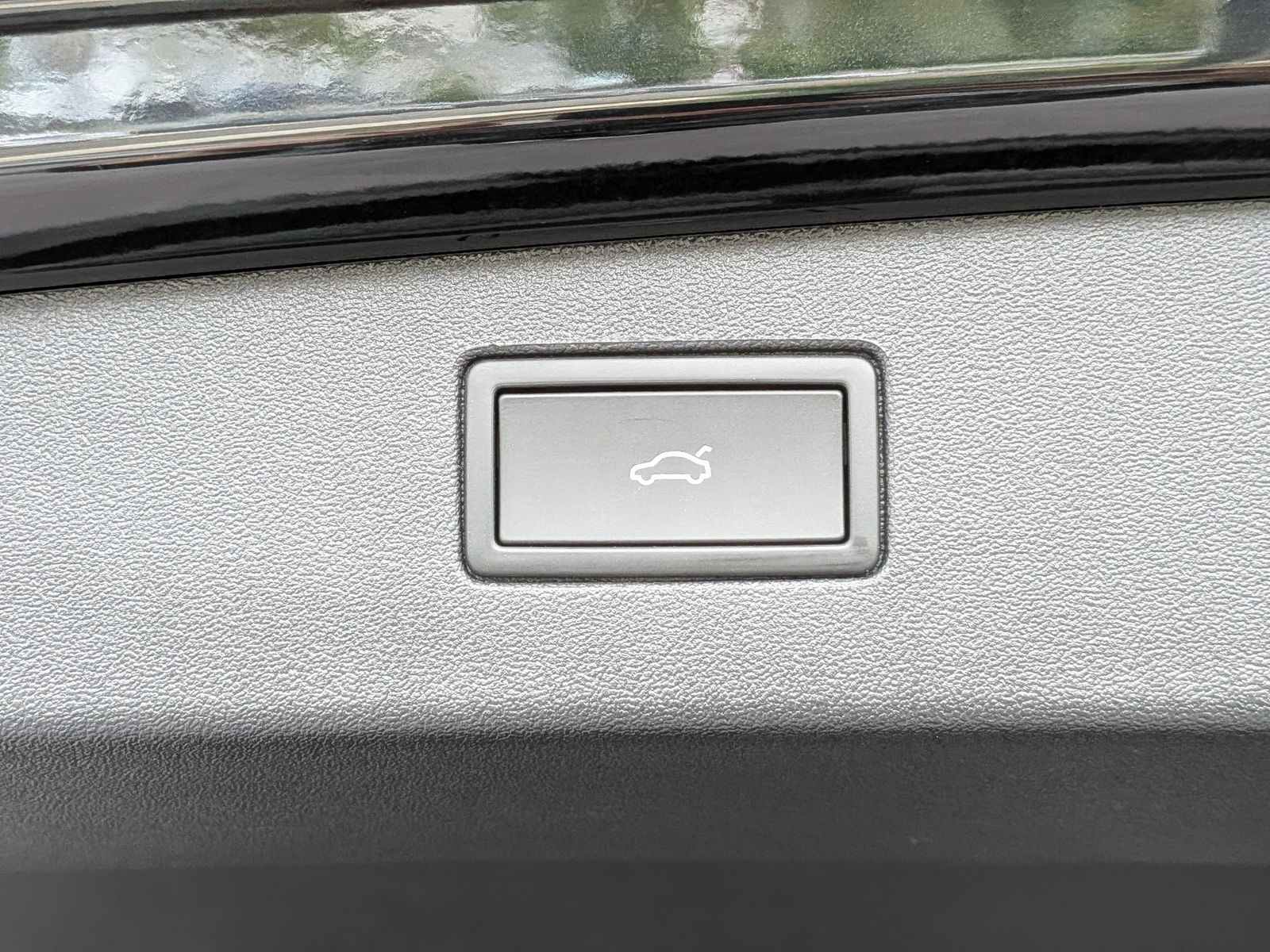 Fahrzeugabbildung Volkswagen Tiguan 1.5 eTSI ENERGY HD-Matrix 360 Pano AHK 19