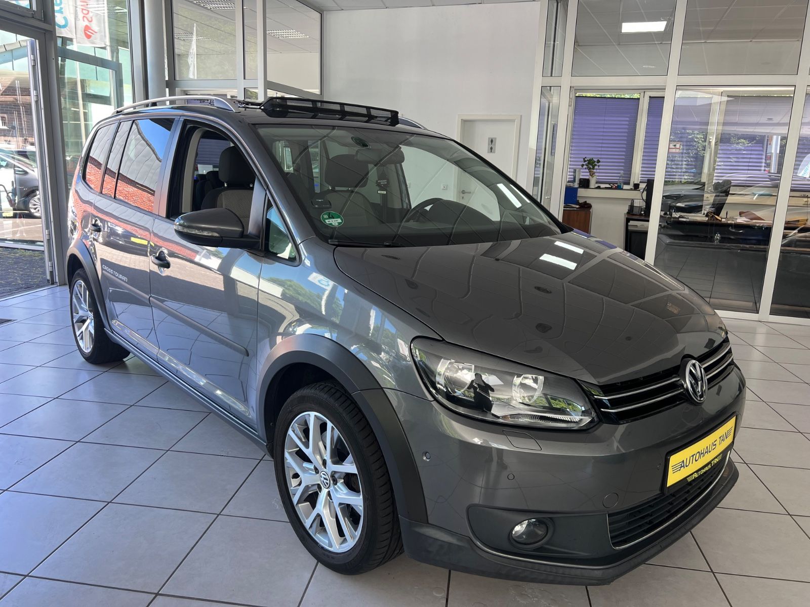Fahrzeugabbildung Volkswagen Touran 1.4TSI CrossTouran * 7.Sitzer*PANO*KAMERA