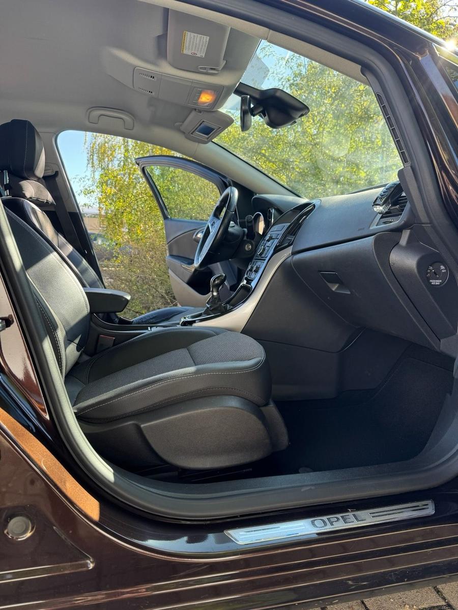 Opel Astra 2015 — photo 15