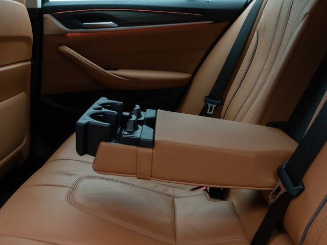 Foto Nummer 29: BMW 530e