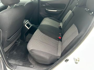 Mitsubishi L200 - 10