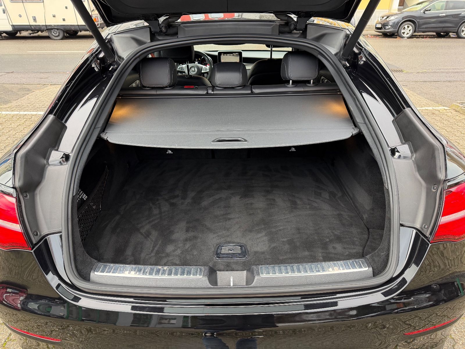Fahrzeugabbildung Mercedes-Benz GLC 63S AMG COUPE HUD BURMESTER DRIVERS PACK