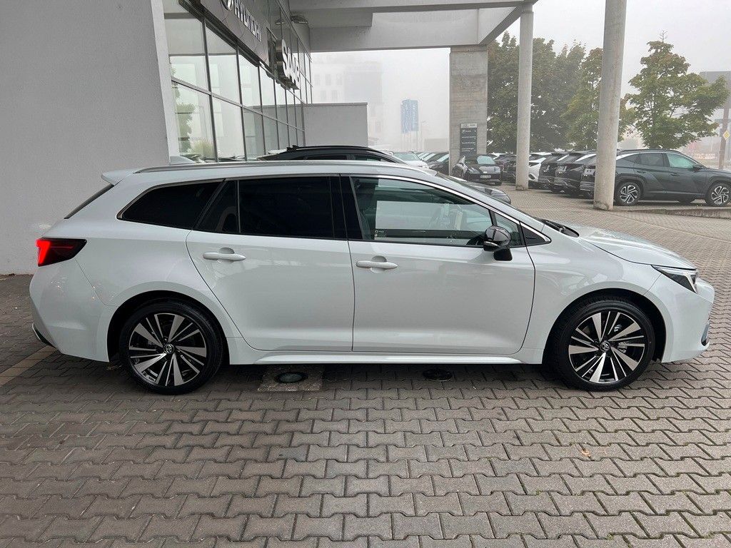 Fahrzeugabbildung Toyota Corolla Touring Sports 2.0 Hybrid Teamplayer