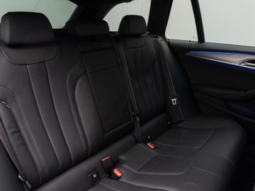 Fahrzeugabbildung BMW 540d xD Tour M Sport HUD HiFi Laserlicht 19``