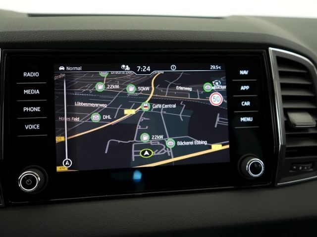 Karoq SELECTION TSI DSG+LED LICHT+NAVI+RÜCKFAHRK
