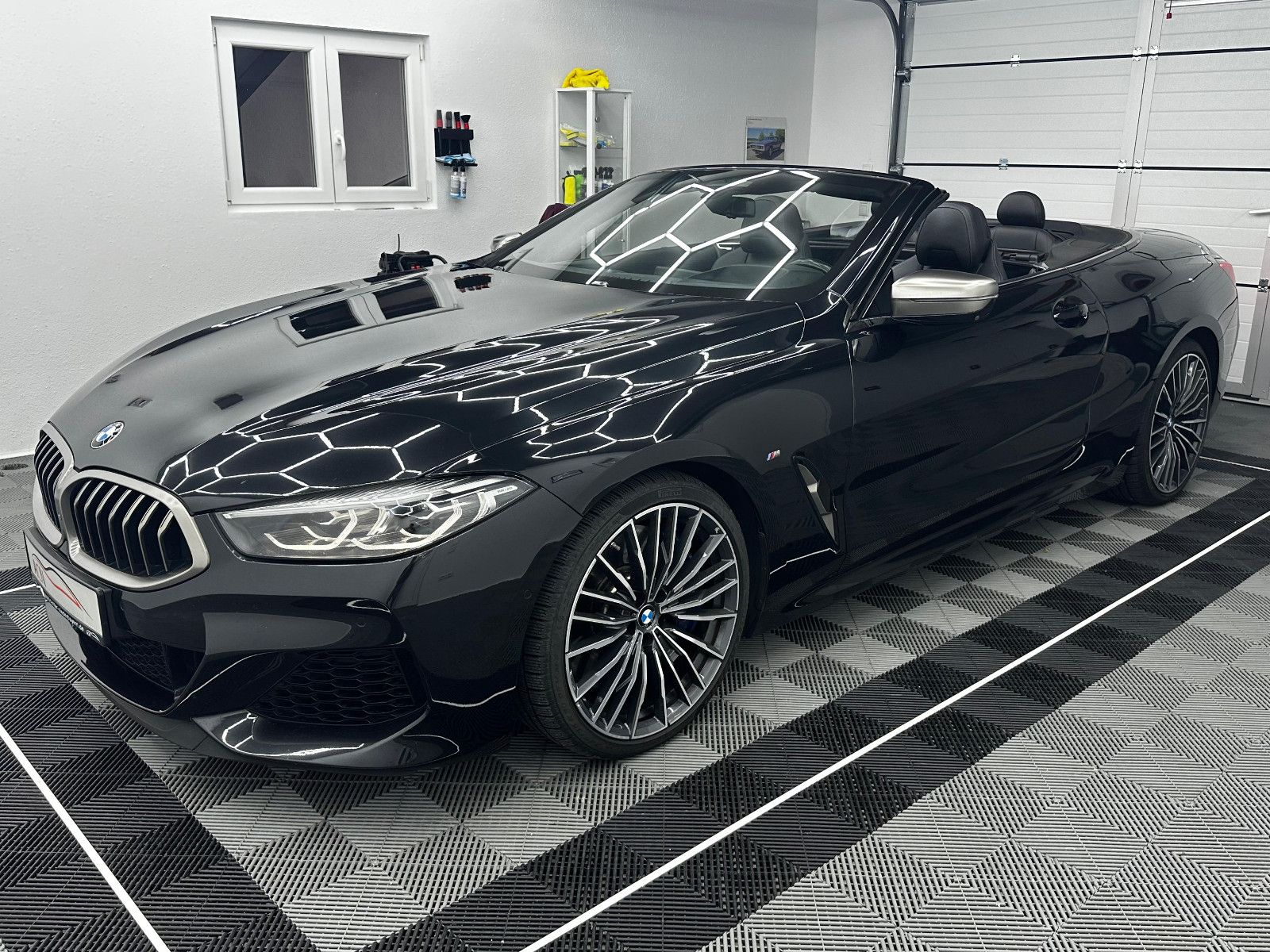 Fahrzeugabbildung BMW M850i Cabrio/NACKEN HZG/PARK ASS+/SOFT CL/DE FZG
