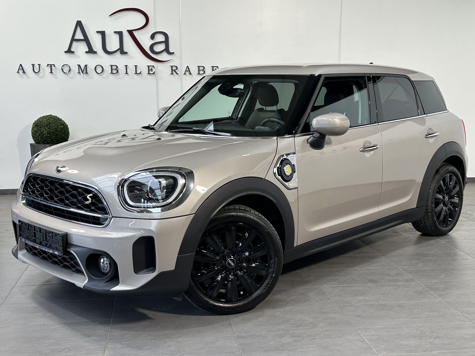 Fahrzeugabbildung MINI Countryman Cooper SE Classic All4 NAV+LED+KAM+MI