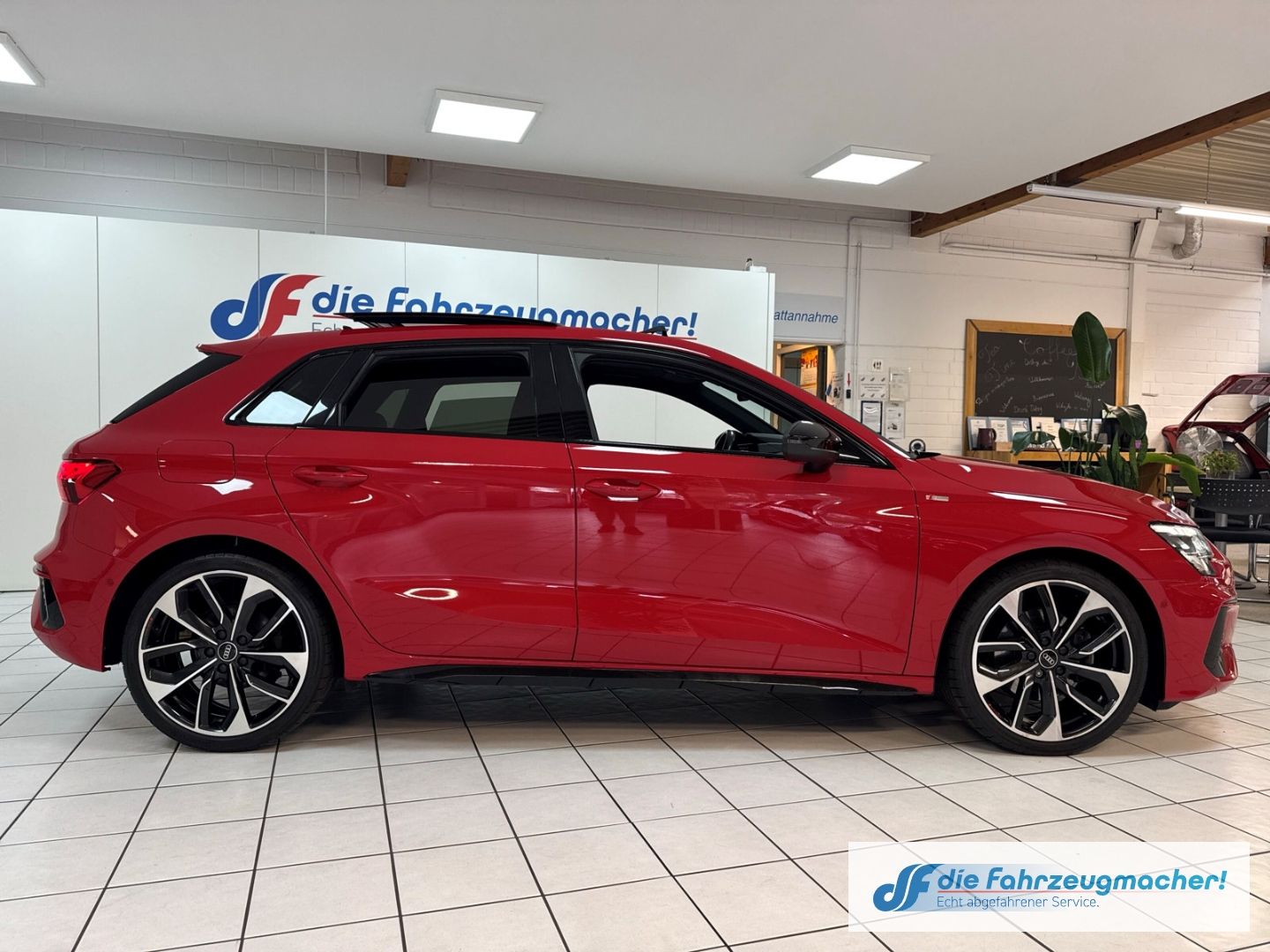 Fahrzeugabbildung Audi A3 Sportback 40 TFSI quattro S line El. Panodach