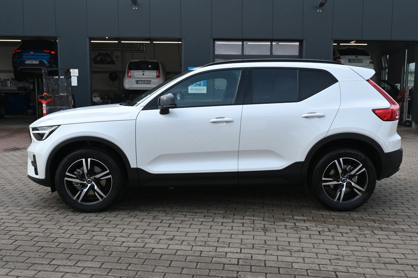 Fahrzeugabbildung Volvo XC40 Plus Dark *ACC*BLIS*H&K*FSHZG*AHK*