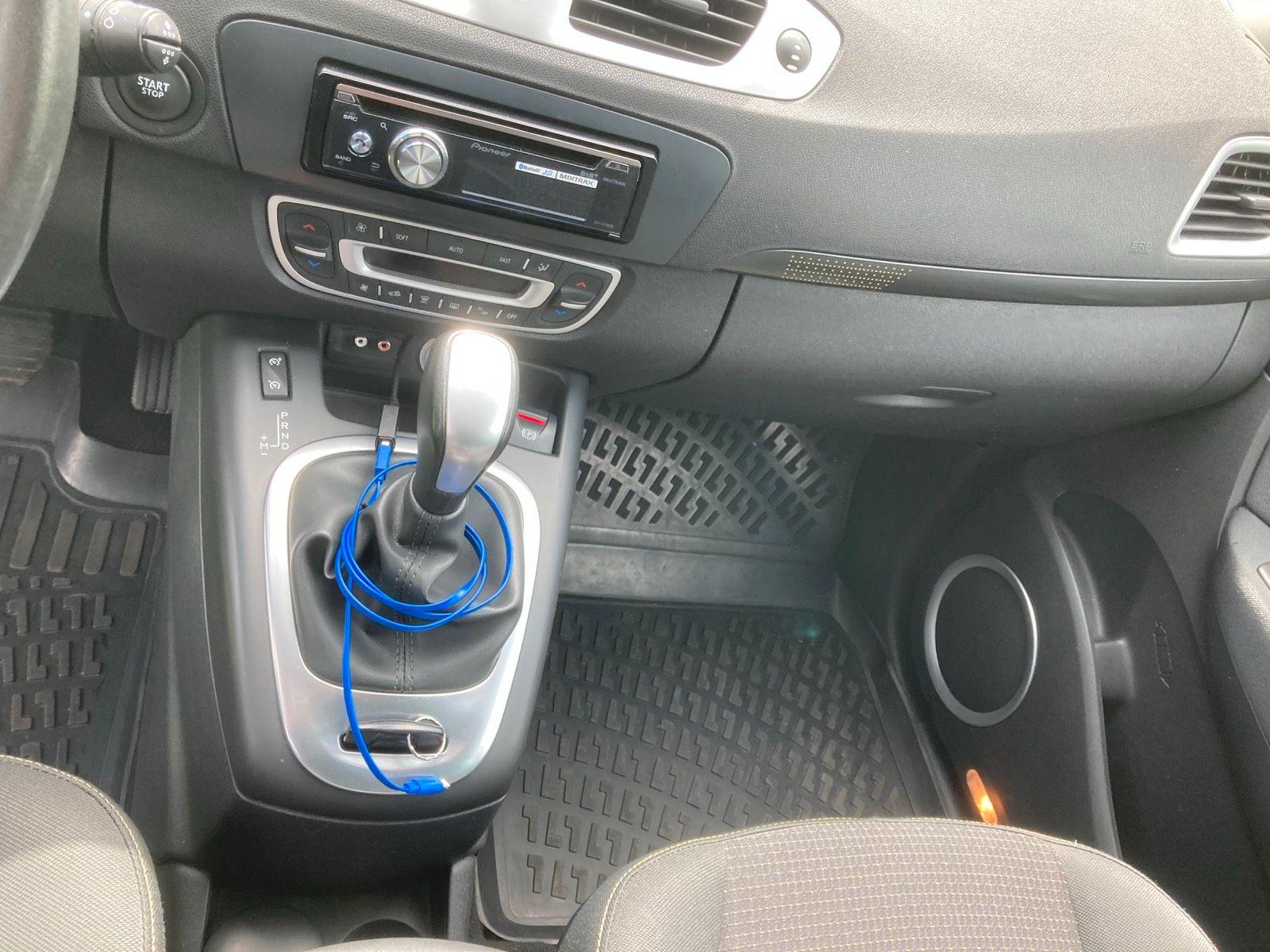 Renault Scenic 2009 — photo 14