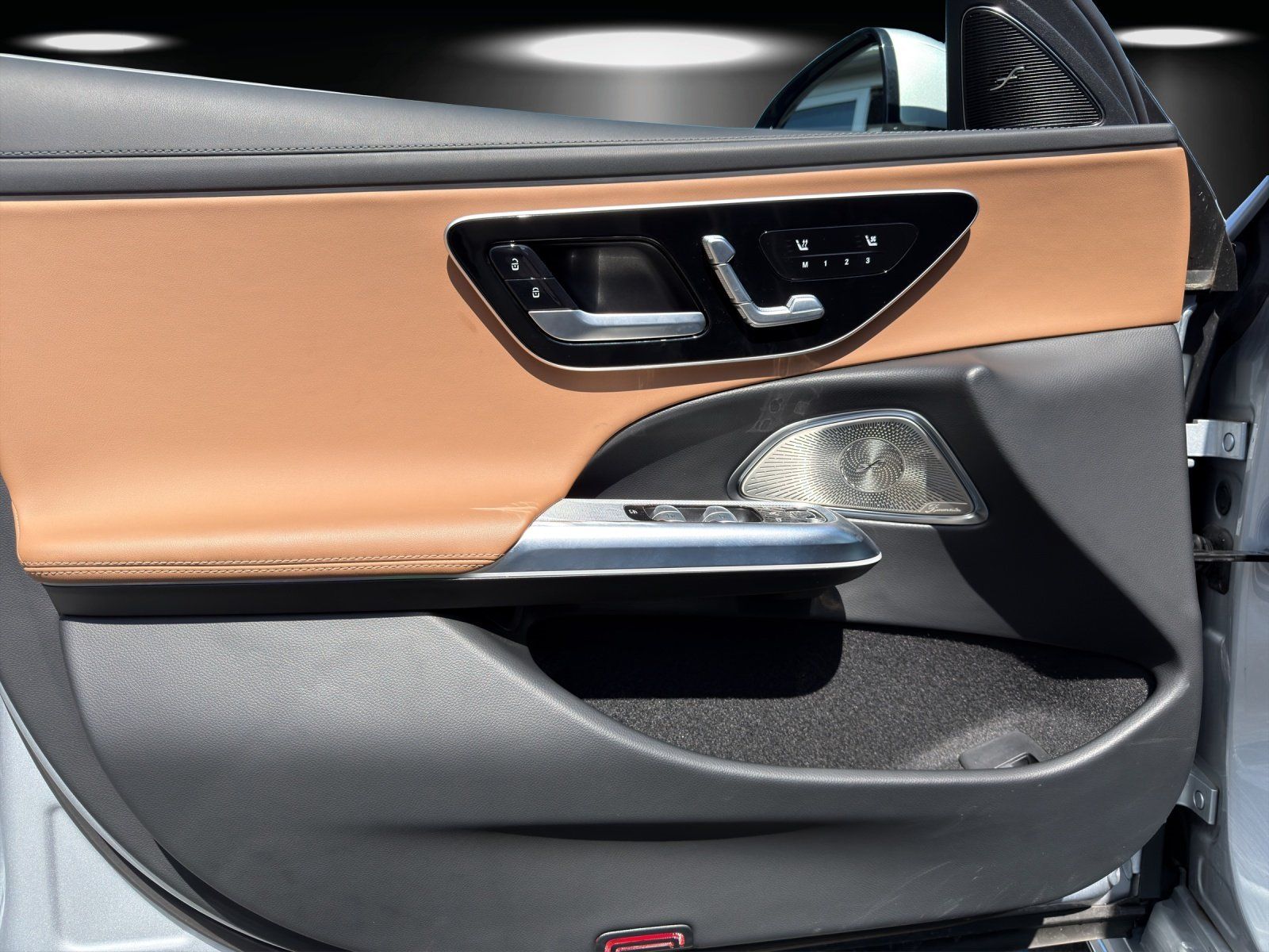 Fahrzeugabbildung Mercedes-Benz E220d AMG Prem HYPER FahrAssi HAL Sitzklim AIRMA