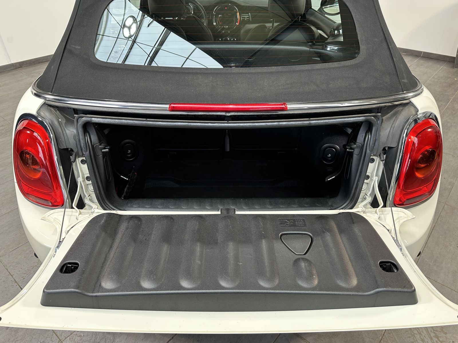 Fahrzeugabbildung MINI Cooper Cabrio Pepper NAV+SHZ+PDC+TEMPO+17ZO+2HD