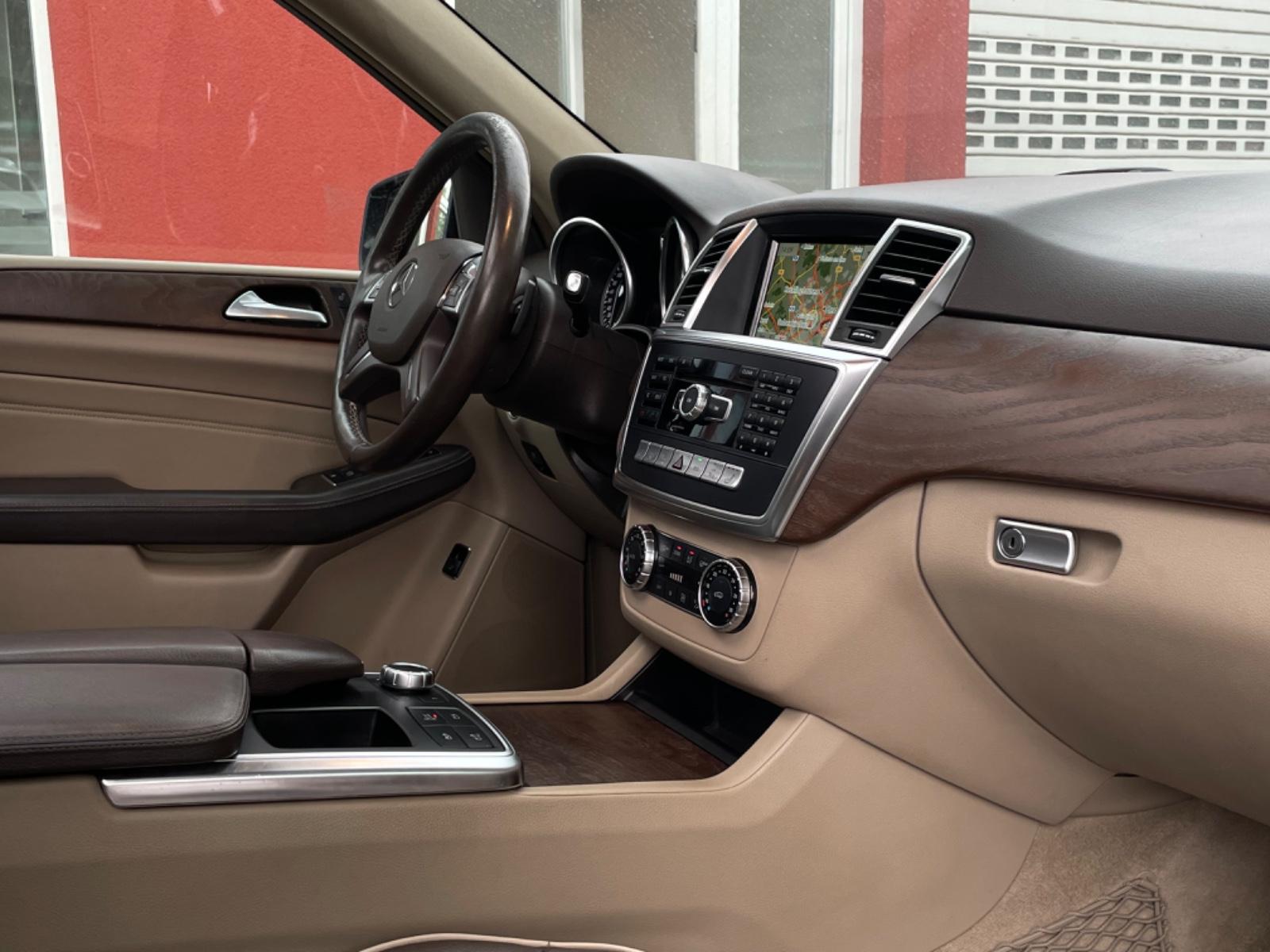 Mercedes-Benz ML 350 4Matic AMG /S-DACH/R-KAMERA/MEMORY/LEDER